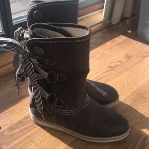 White Mountain boots, women sized 6.5, brown, laced